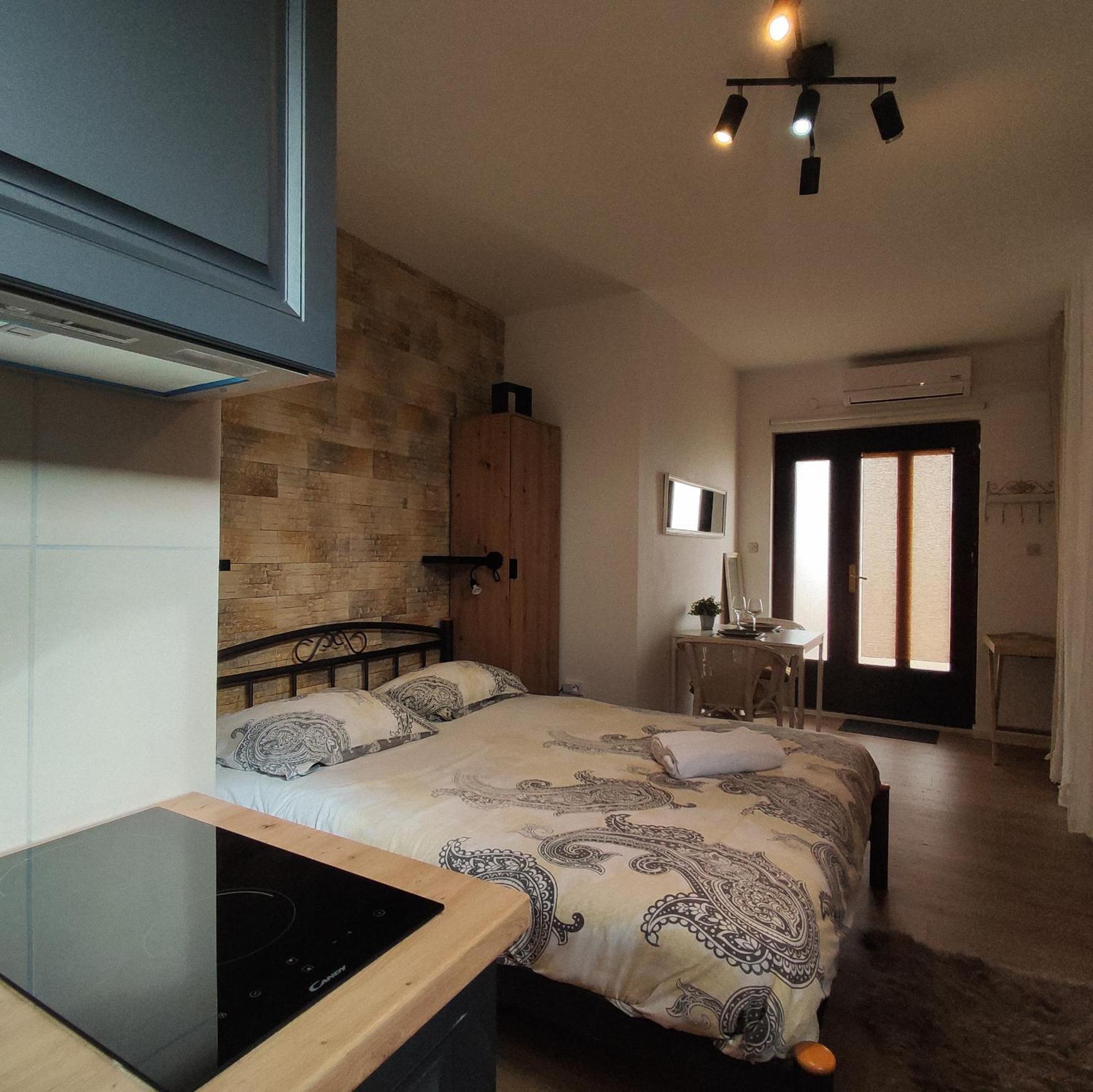 With Sea View Apartament Sali