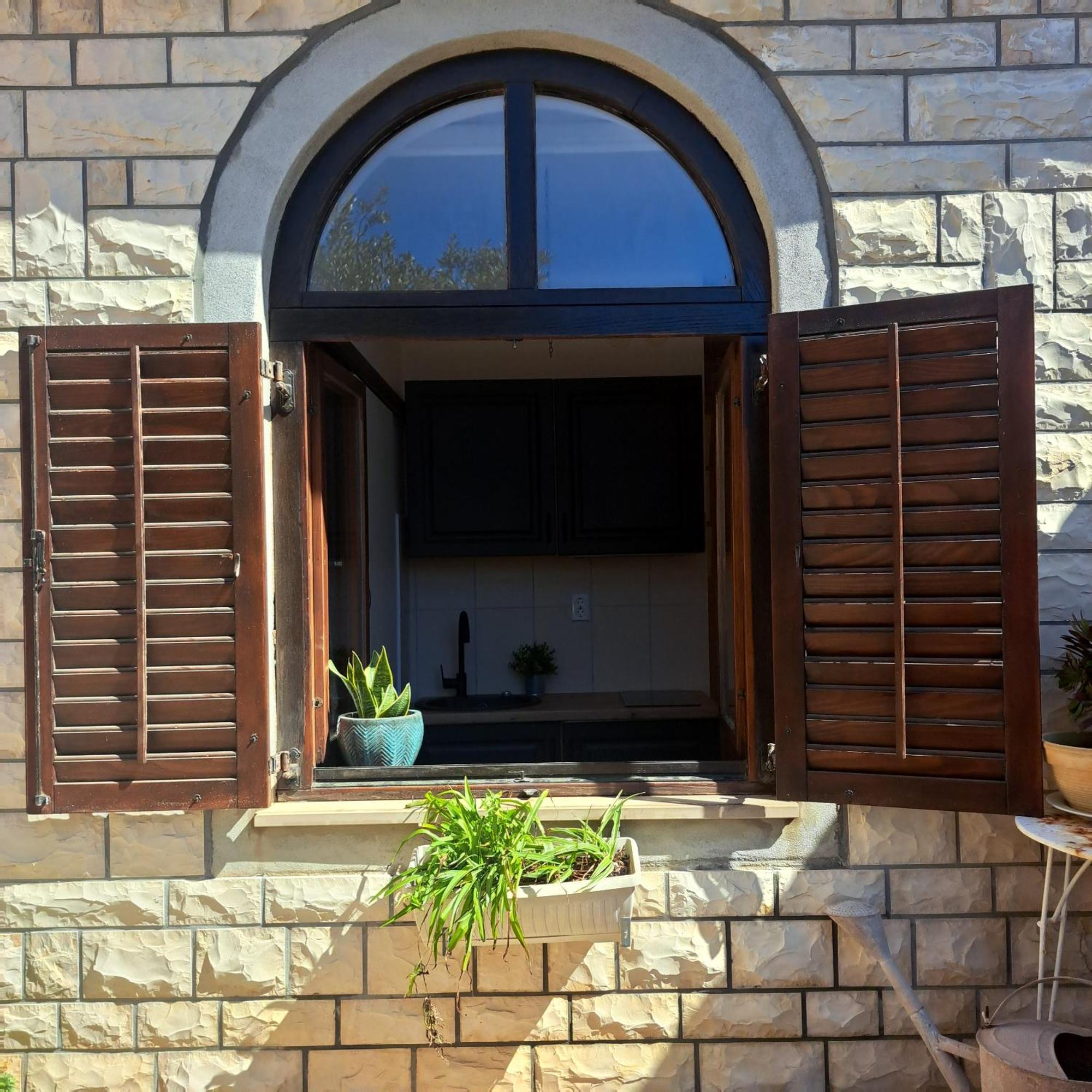 With Sea View Apartament Sali