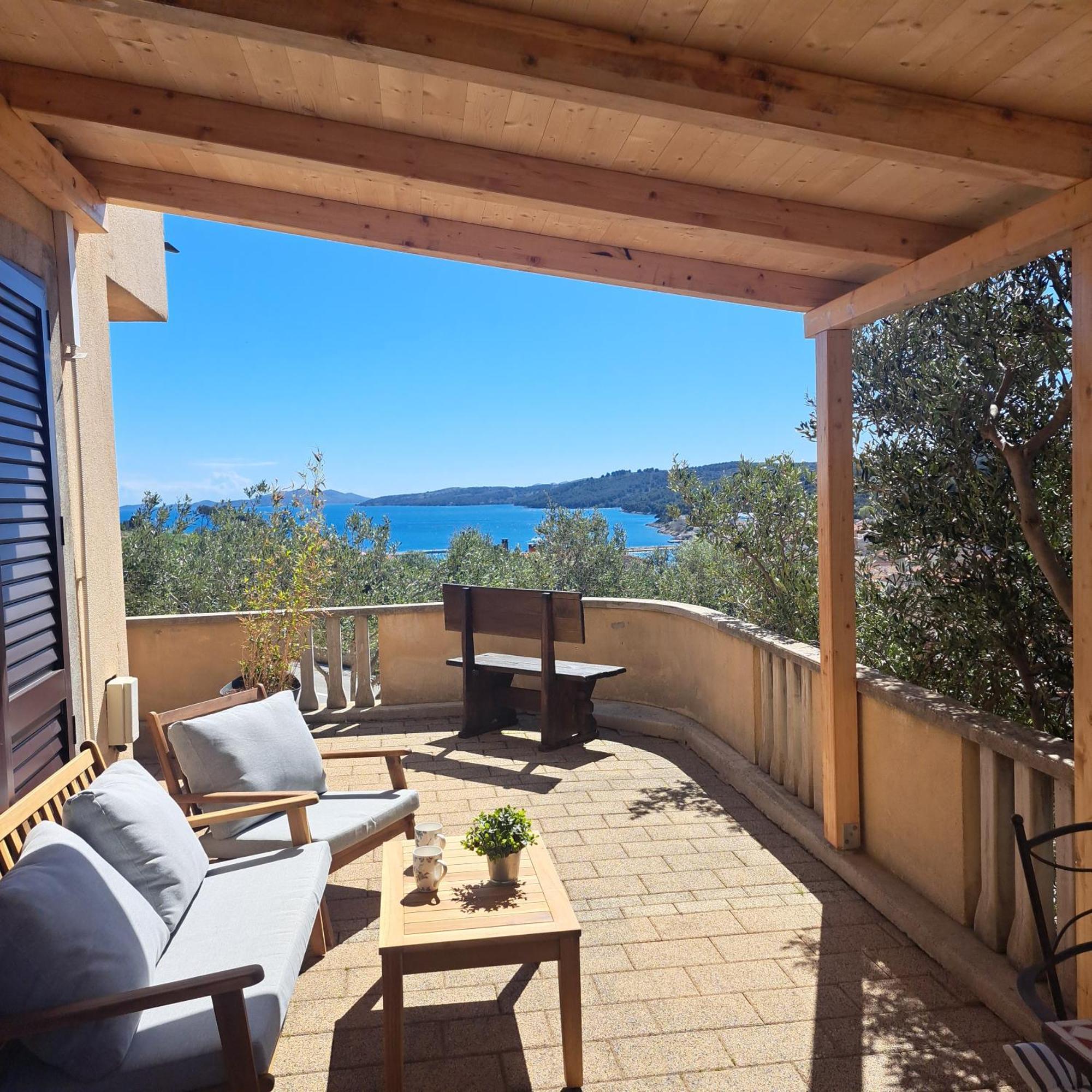 Apartment With Sea View *