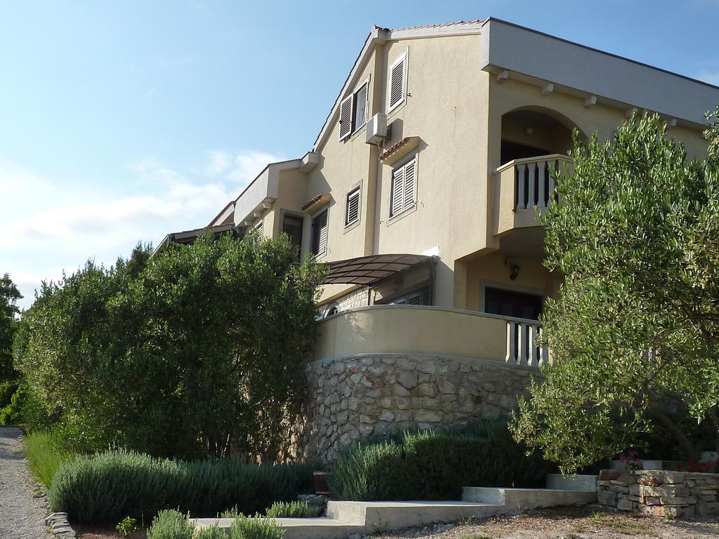 Apartment With Sea View Sali